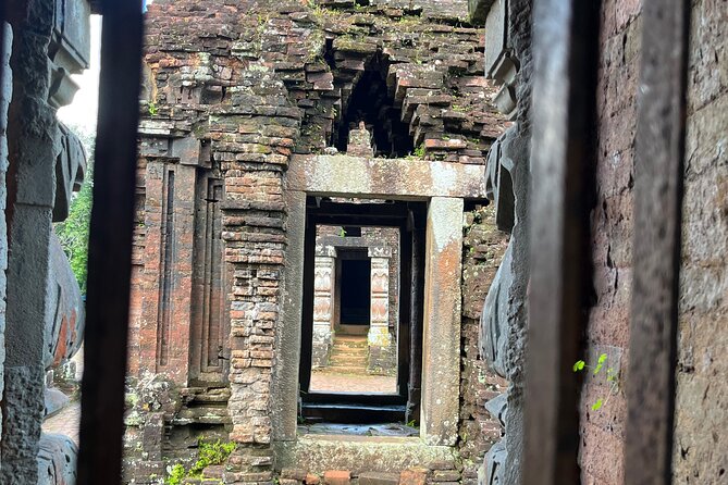Private transfer/Tour to My Son sanctuary from Da Nang/ Hoi An - Comparing the private transfer and guided options