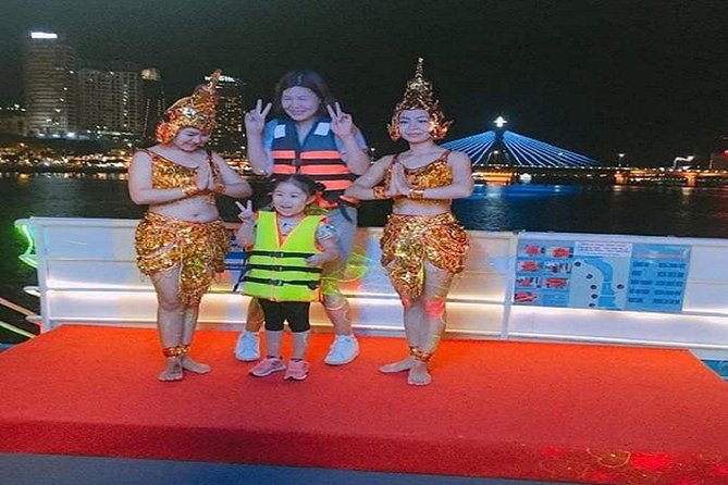 Tasty Dinner Han River Dragon Cruise by Yatch & Tradictional Show - What the two-level yacht feels like