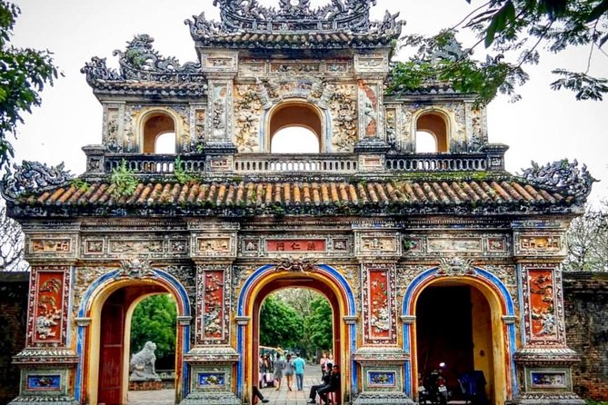 Transfer from Da Nang to Hue - Lang Co Beach is the useful free stop